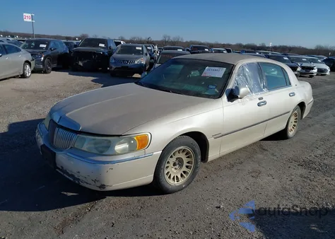 2002 Lincoln Town Car Cartier from USA, damaged, VIN 1LNHM83W32Y667781